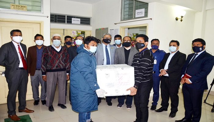 সাড়ে চার লাখ ডোজ ভ্যাকসিন এসেছে চট্টগ্রামে