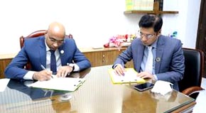 চট্টগ্রামের জেলা প্রশাসকের দায়িত্ব নিলেন মমিনুর রহমান