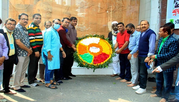 বঙ্গবন্ধুর স্বদেশ প্রত্যাবর্তন দিবসে সিইউজে-প্রেস ক্লাবের শ্রদ্ধা নিবেদন