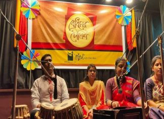 আঁধার ভেঙে আলোর বুননে ‘বোধনের চৌত্রিশ’