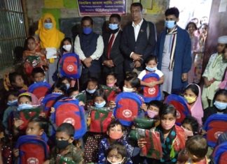 সুবিধাবঞ্চিত শিক্ষার্থীদের মাঝে আইএসডিই’র স্কুল ড্রেস বিতরণ