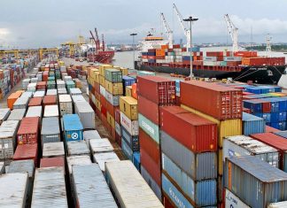 করোনার বছরে চট্টগ্রাম বন্দরে কন্টেইনার হ্যান্ডলিং কমেছে আড়াই লাখ টিইইউস