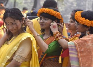 লেগেছে বসন্তের রঙ