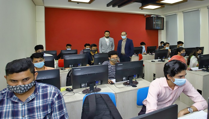 সুরক্ষাবিধি মেনে দ্বিতীয় দফা ভর্তি পরীক্ষা নিলো ইডিইউ