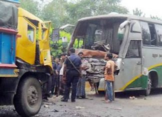 শেরপুরে বাস-ট্রাক সংঘর্ষে ৬ জন নিহত