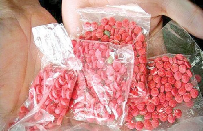 ট্রাভেল ব্যাগে মিলল দেড় কেটি টাকার ইয়াবা