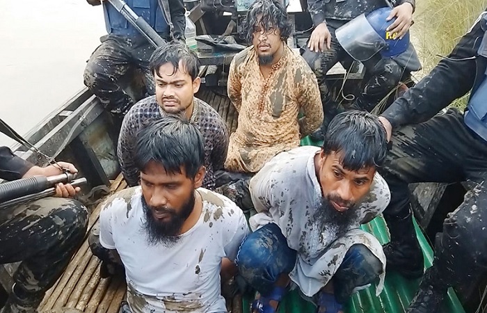 ময়মনসিংহে র‌্যাবের সঙ্গে গুলিবিনিময় শেষে ৪ জঙ্গী আটক