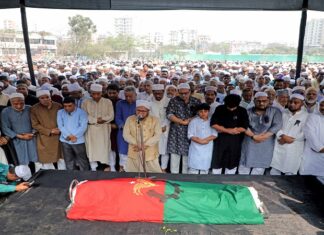 গণমানুষের নেতা নোমানকে চোখের জলে শেষ বিদায় : জানাযায় মানুষের ঢল