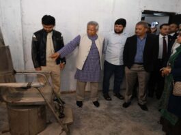 সাংবাদিক ও ভুক্তভোগীদের পরিবার নিয়ে আয়নাঘরে প্রধান উপদেষ্টা