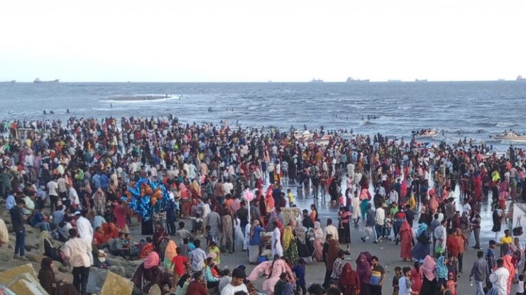 ঈদ আনন্দে মুখর বন্দর নগরীর বিনোদন স্পট