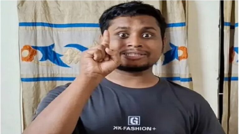 ফেসবুক স্ট্যাটাসে কাকে ইঙ্গিত করলেন হাসনাত আবদুল্লাহ