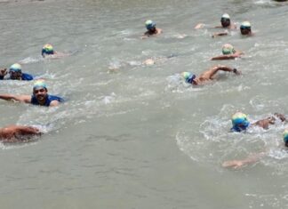 ১৫ সাতারুর কুতুবদিয়া চ্যানেল পাড়ি