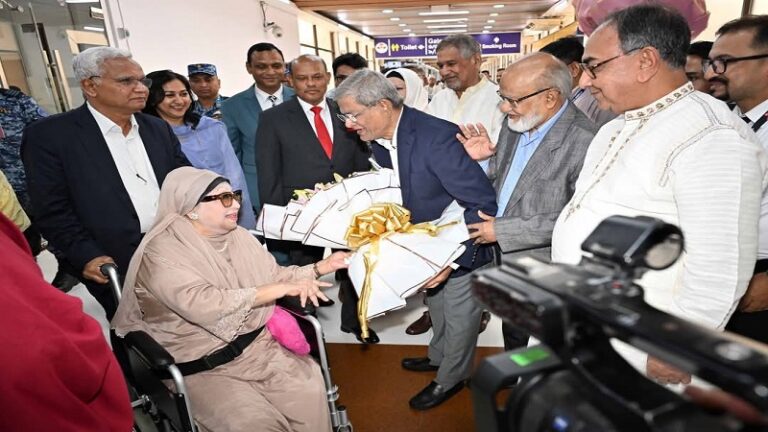 ফিরলেন খালেদা জিয়া : উচ্ছসিত বিএনপি নেতাকর্মিরা