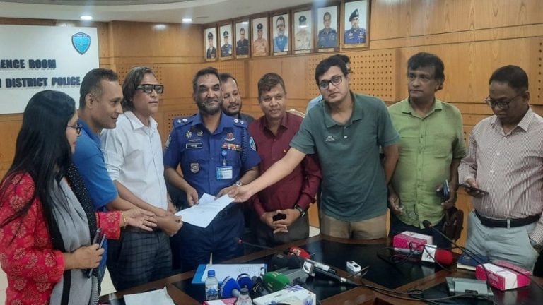 সাংবাদিকের ওপর হামলাকারীদের কোন ছাড় নেই : পুলিশ সুপার