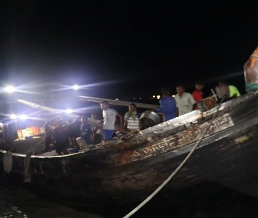 বঙ্গোপসাগরে ট্রলারসহ ২৬ জেলে উদ্ধার