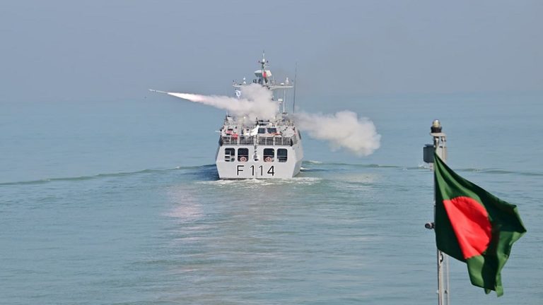 সফল ক্ষেপণাস্ত্র উৎক্ষেপণের মাধ্যমে নৌবাহিনীর বাৎসরিক মহড়া সমাপ্ত